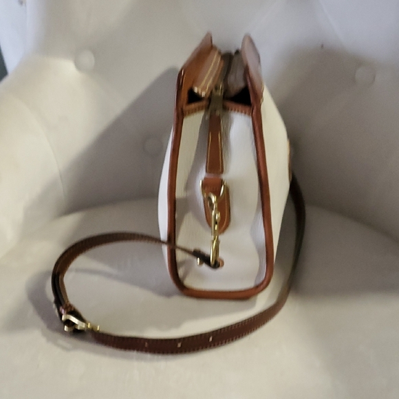 Dooney & Bourke White Leather Bag with Brown Logo - Picture 3 of 15
